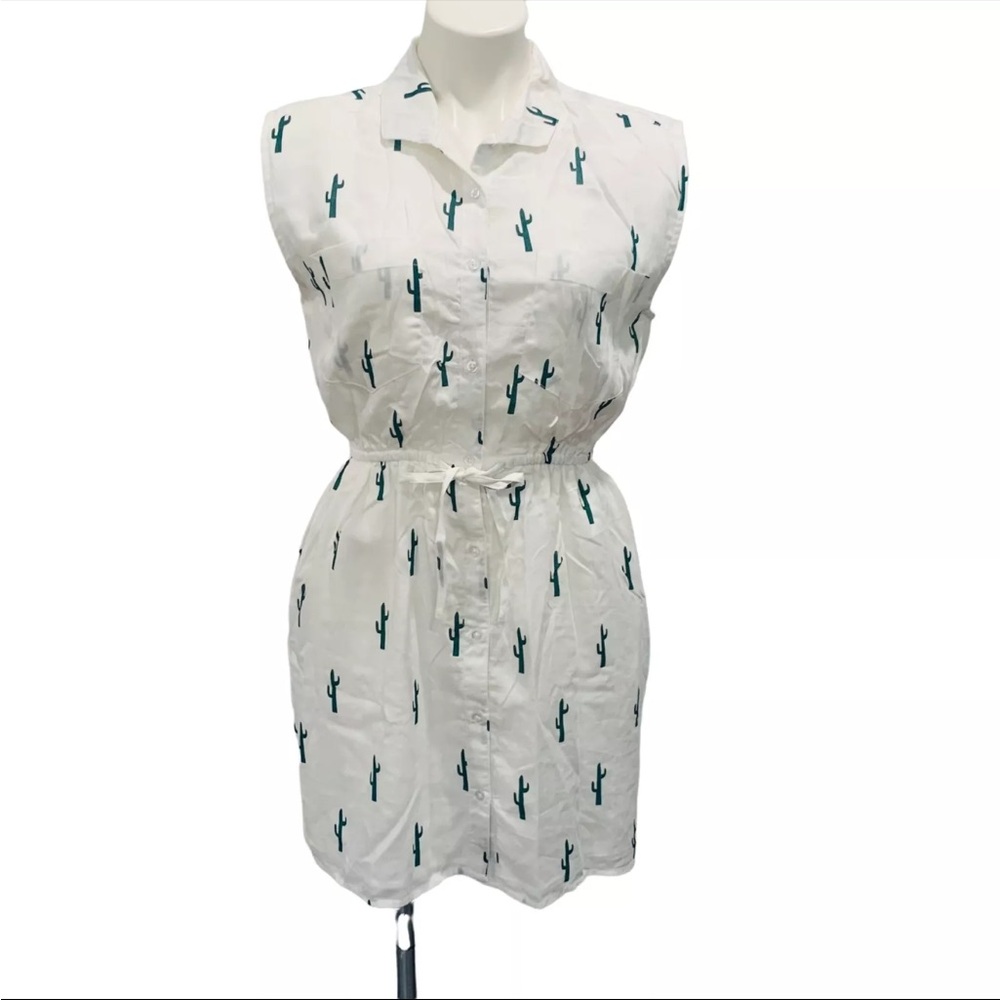 XS Japna cactus cotton button up dress with pockets, collar and waist tie.